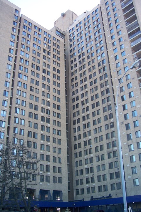 Ocean Point in Far Rockaway, NY - Building Photo