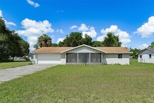 402 Century Ave in Fruitland Park, FL - Building Photo