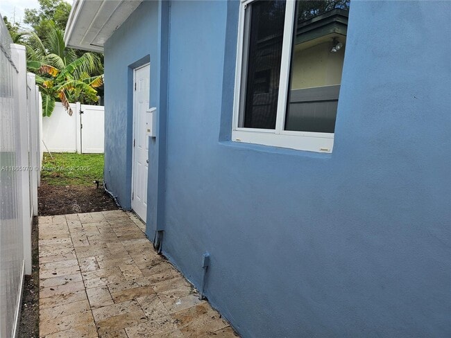 734 SW 4th Terrace in Dania Beach, FL - Building Photo - Building Photo