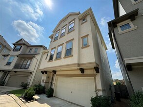 2018 Royal Landing Dr in Houston, TX - Building Photo - Building Photo