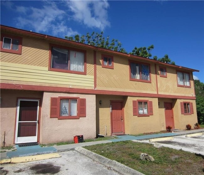 5845 Curry Ford Rd in Orlando, FL - Building Photo - Building Photo