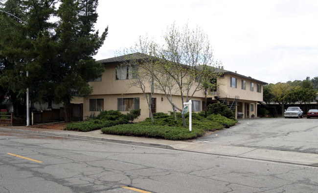 8225 Kelton Dr in Gilroy, CA - Foto de edificio - Building Photo