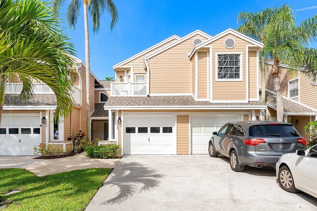 5292 Buckhead Cir in Boca Raton, FL - Building Photo