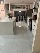 671 Adelaide Ave E in Oshawa, ON - Building Photo - Building Photo