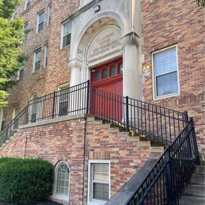 1515 W Allegheny Ave in Philadelphia, PA - Building Photo