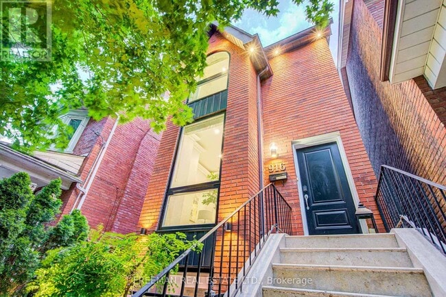 property at 916 Manning Ave