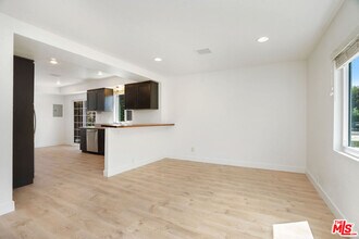 3460 Redwood Ave in Los Angeles, CA - Building Photo - Building Photo