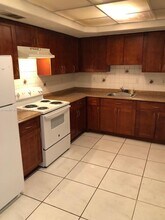 10090 NW 80th Ct in Hialeah Gardens, FL - Building Photo - Building Photo