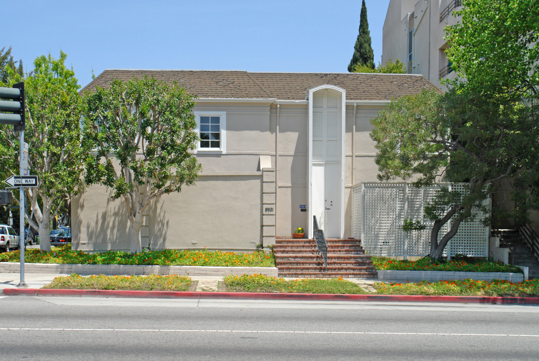 8919-8921 Burton Way in Los Angeles, CA - Foto de edificio