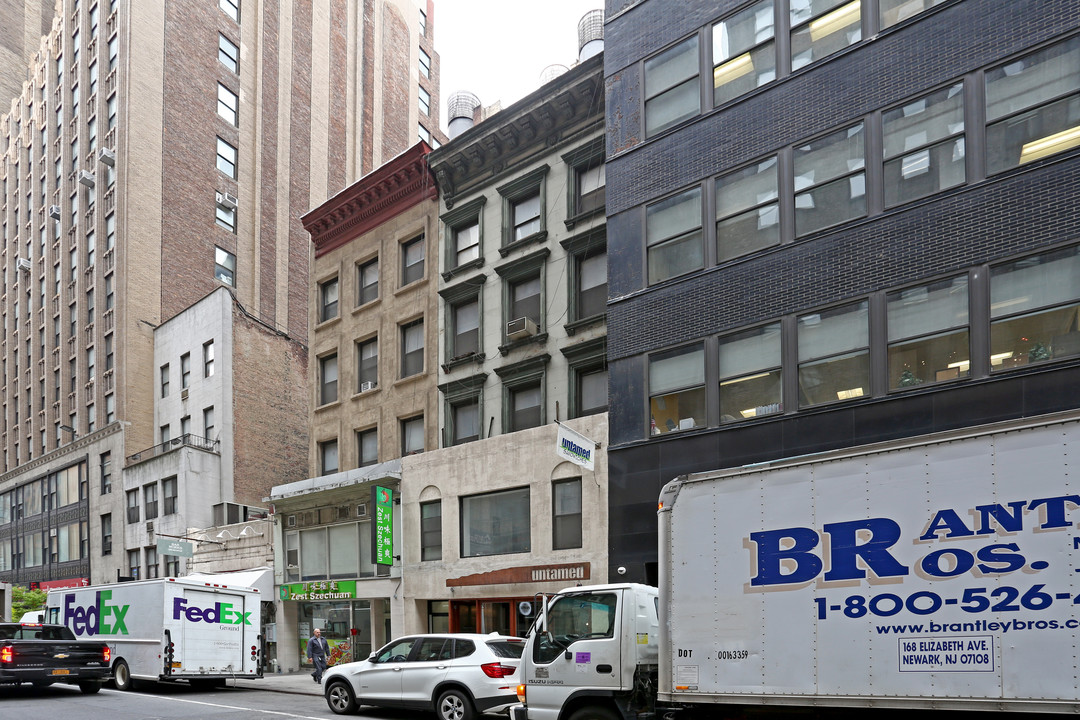 43 W 39th St in New York, NY - Building Photo