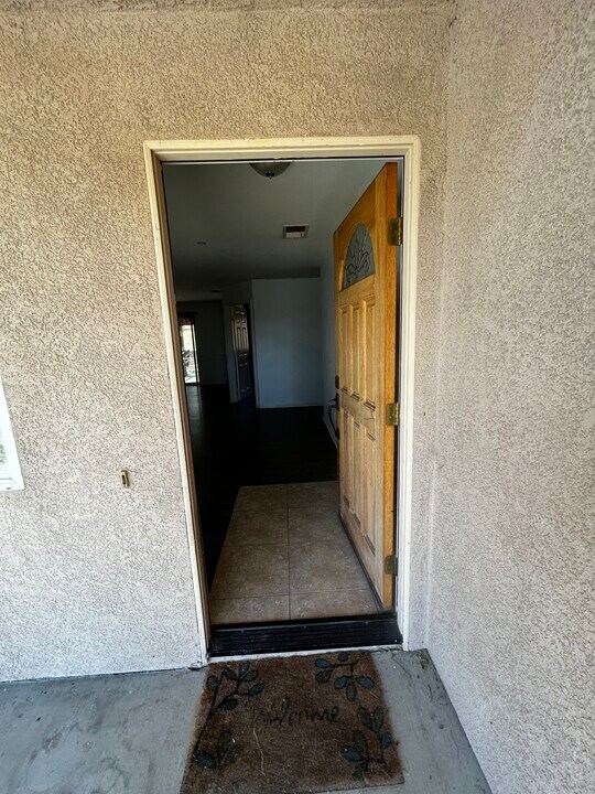 9744 Sierra Madre Rd in Spring Valley, CA - Foto de edificio