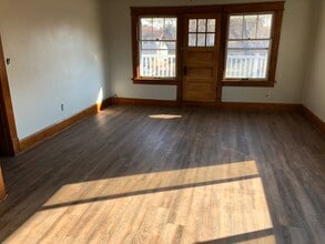 1048 37th St, Unit #2 in Des Moines, IA - Foto de edificio - Building Photo