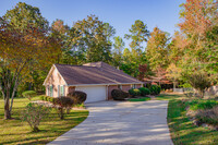 584 Gordon Rd in Newnan, GA - Foto de edificio - Building Photo