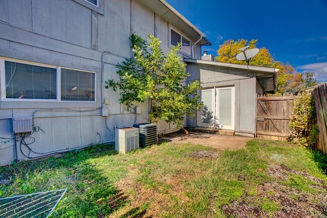 11038 E 15th Pl