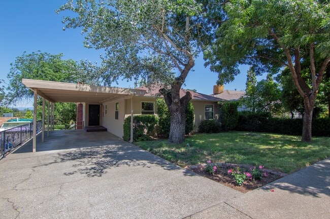1325 Walnut Ave in Redding, CA - Building Photo - Building Photo