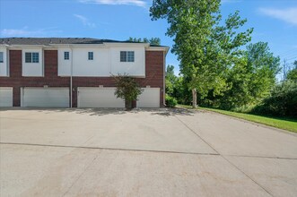 7008 Boulder Pointe Dr in Washington, MI - Building Photo - Building Photo