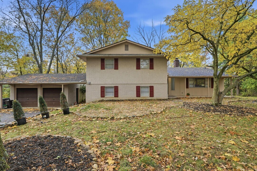 4883 Stonehaven Dr in Columbus, OH - Foto de edificio