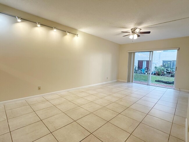 3207 NW 103rd Terrace in Coral Springs, FL - Building Photo - Building Photo