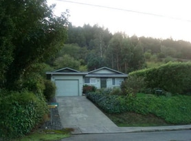 1041 Pacific Ave in Rio Dell, CA - Building Photo