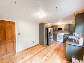 15101 Kamputa Dr in Centreville, VA - Building Photo - Building Photo