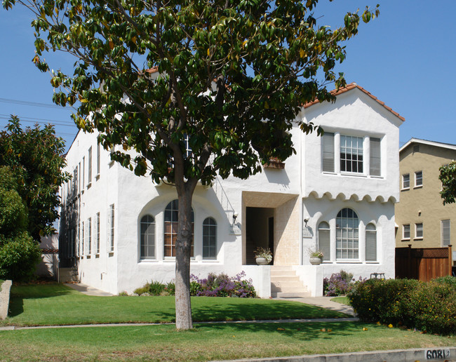 1211 S Crescent Heights Blvd in Los Angeles, CA - Foto de edificio - Building Photo