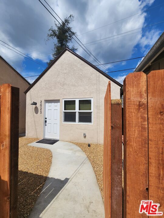 2025 Addison Way in Los Angeles, CA - Building Photo - Building Photo