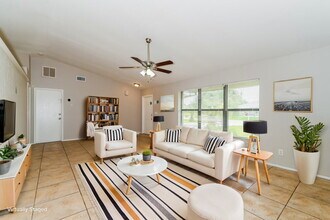 244 SW 22nd Pl in Cape Coral, FL - Foto de edificio - Building Photo