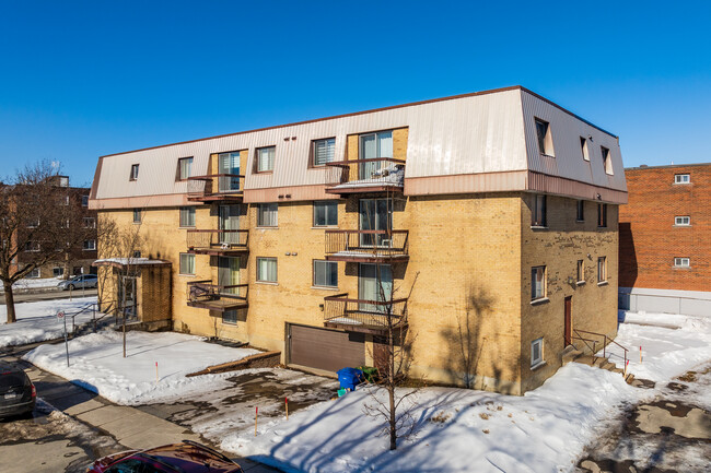 8605 Des Ponts-De-Cé Av