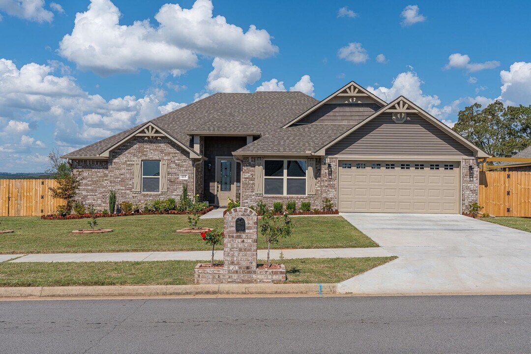 615 Legacy Blvd in Van Buren, AR - Building Photo