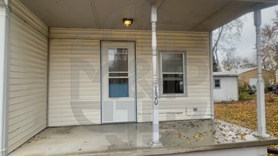 130 W 10th St in Newton, KS - Building Photo - Building Photo