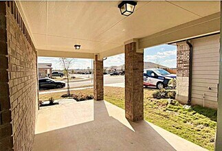 610 Quarton Dr in Hutto, TX - Building Photo - Building Photo