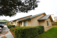 Almond Court in Wasco, CA - Foto de edificio - Building Photo