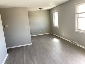 1702 W Tiffany Ct, Unit 4 in Peoria, IL - Foto de edificio - Building Photo