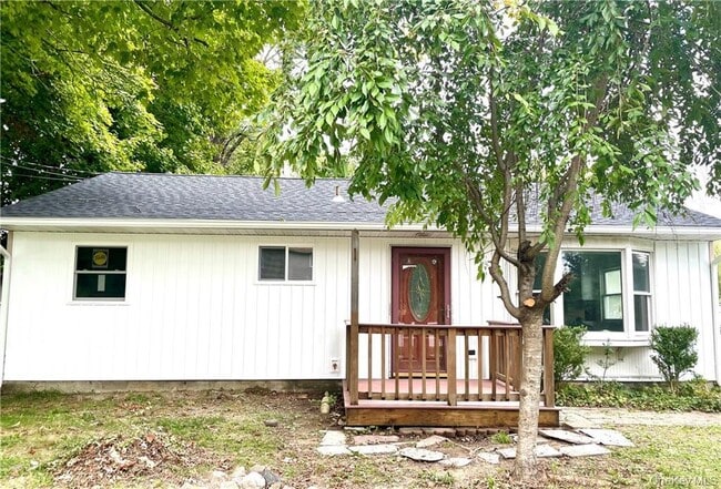 property at 18 Chadeayne Ave