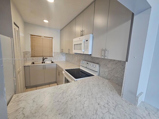10851 SW 2nd St, Unit K310 in Miami, FL - Building Photo - Building Photo