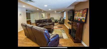 887 Farmington Ave in West Hartford, CT - Building Photo - Building Photo