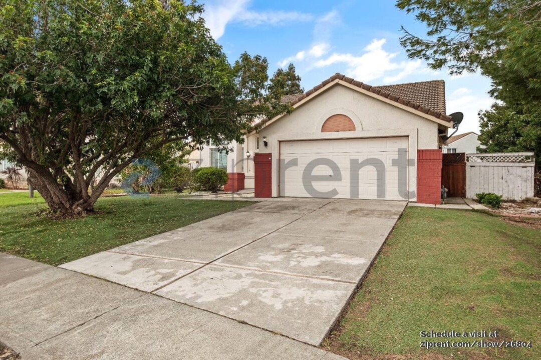 1301 Potrero Cir in Suisun City, CA - Building Photo