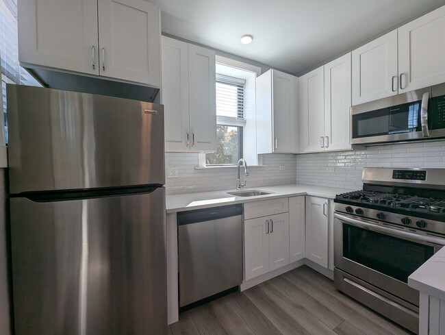 property at 3925 N Janssen Ave