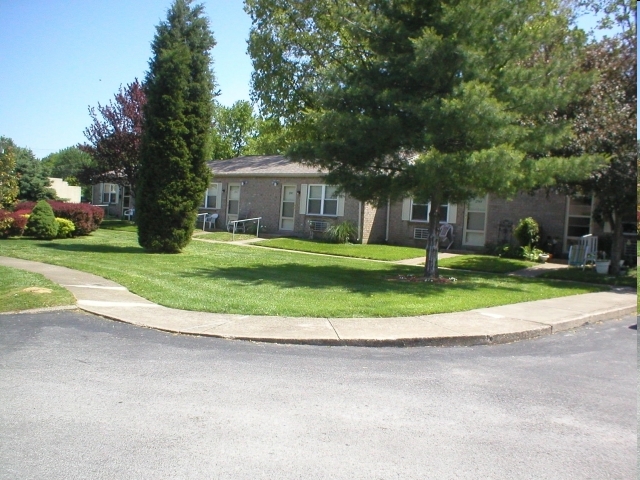 Sisson manor apartments in Owensboro, KY - Building Photo - Building Photo