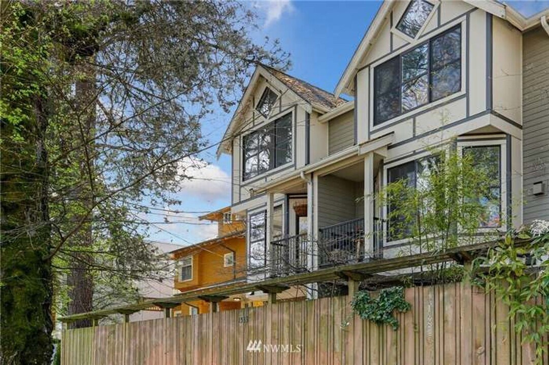 1531 18th Ave in Seattle, WA - Building Photo