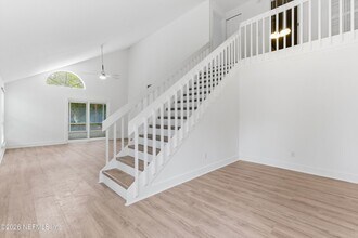 325 Sunrise Cir in Neptune Beach, FL - Building Photo - Building Photo