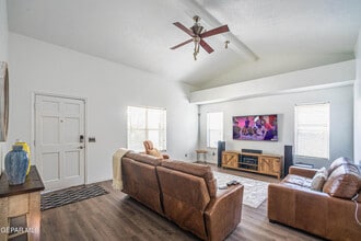 7573 Le Conte Dr in El Paso, TX - Foto de edificio - Building Photo