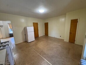 29522 Euclid Ave in Wickliffe, OH - Building Photo - Building Photo