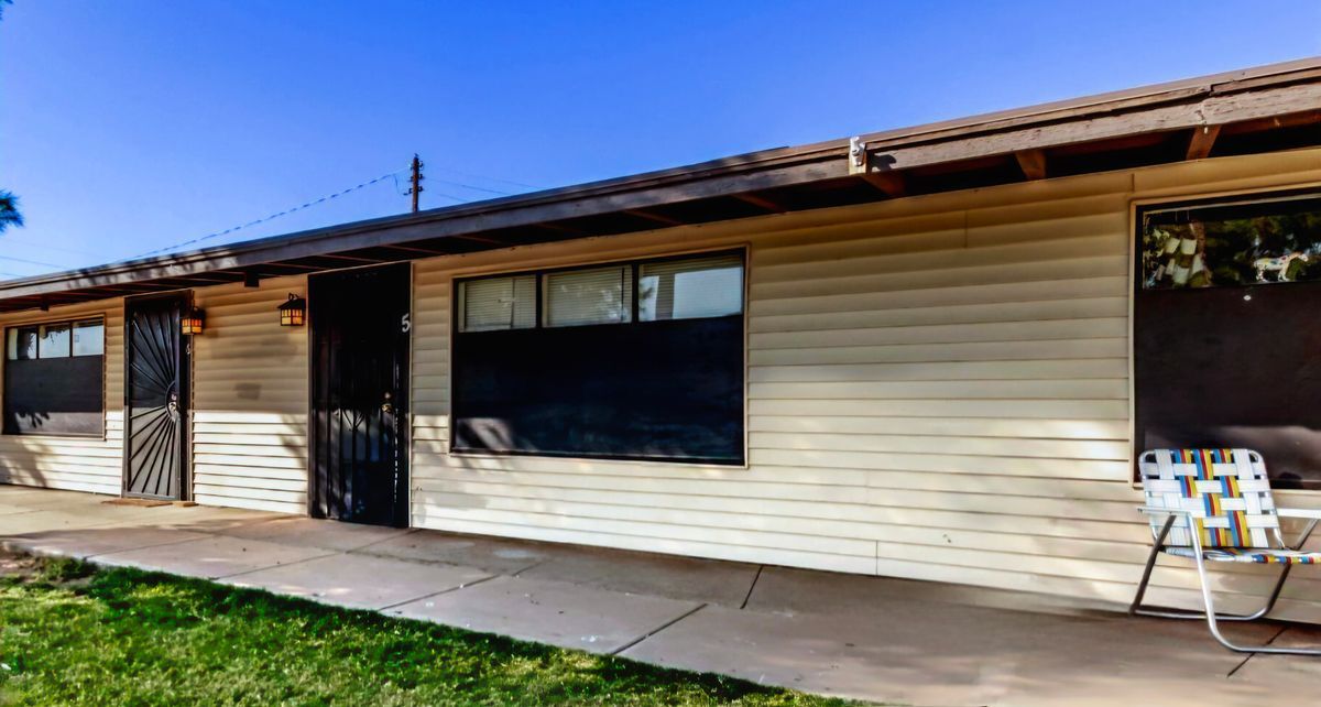 7508 W Orangewood Ave in Glendale, AZ - Foto de edificio