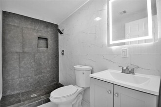 1340 NE 1st Ave, Unit 1 in Fort Lauderdale, FL - Foto de edificio - Building Photo