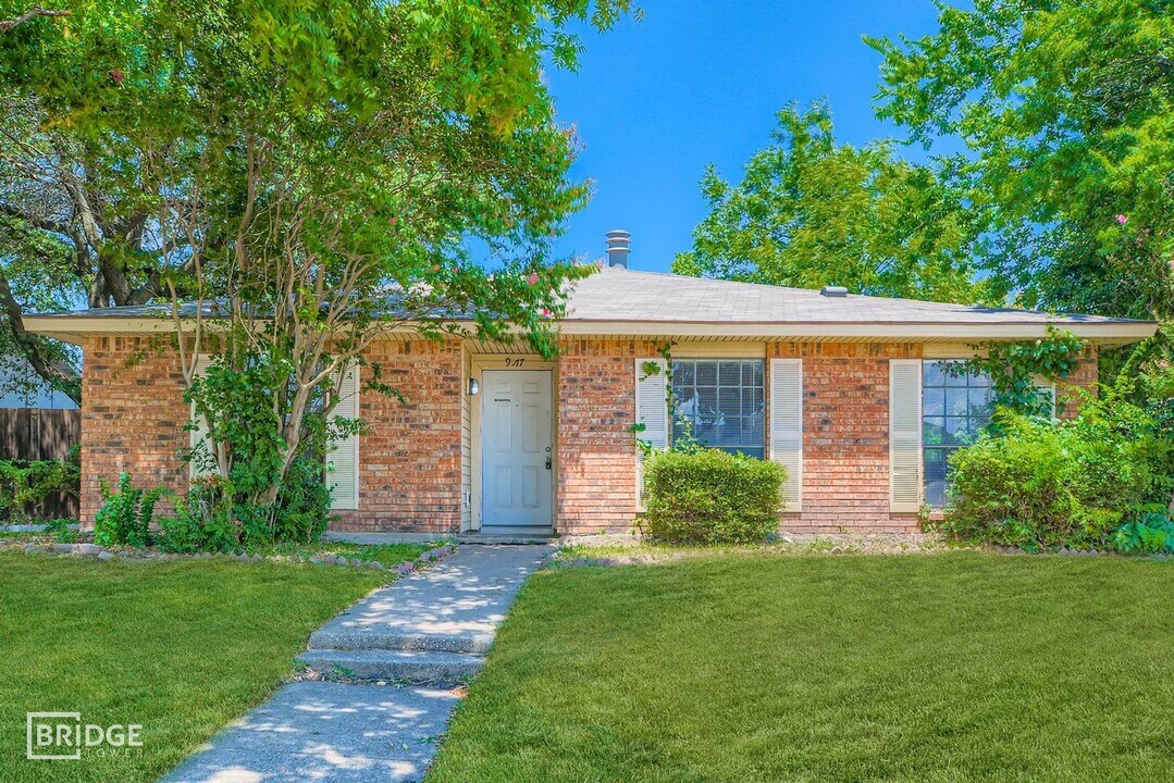 9117 Fairmont Cir in Rowlett, TX - Building Photo