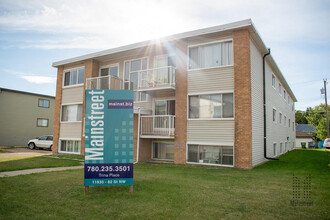 Trina Place in Edmonton, AB - Building Photo - Building Photo