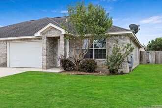 3045 Pine Valley Dr in New Braunfels, TX - Building Photo - Building Photo