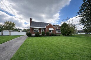 805 E Boston Ave in Youngstown, OH - Building Photo