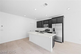 3809 Cliff Meadow Ct in Las Vegas, NV - Building Photo - Building Photo